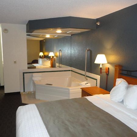 Baymont By Wyndham Owatonna Hotel Екстериор снимка