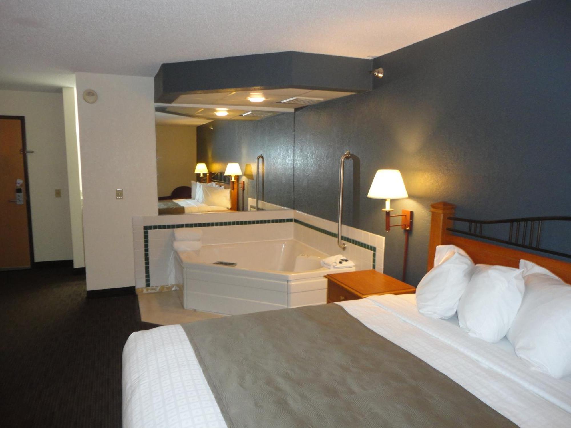 Baymont By Wyndham Owatonna Hotel Екстериор снимка