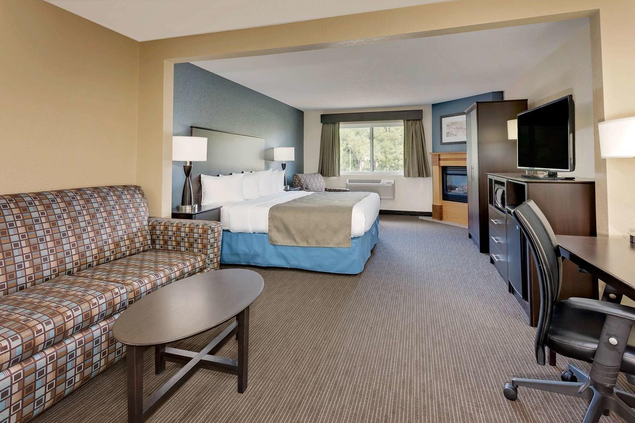 Baymont By Wyndham Owatonna Hotel Екстериор снимка